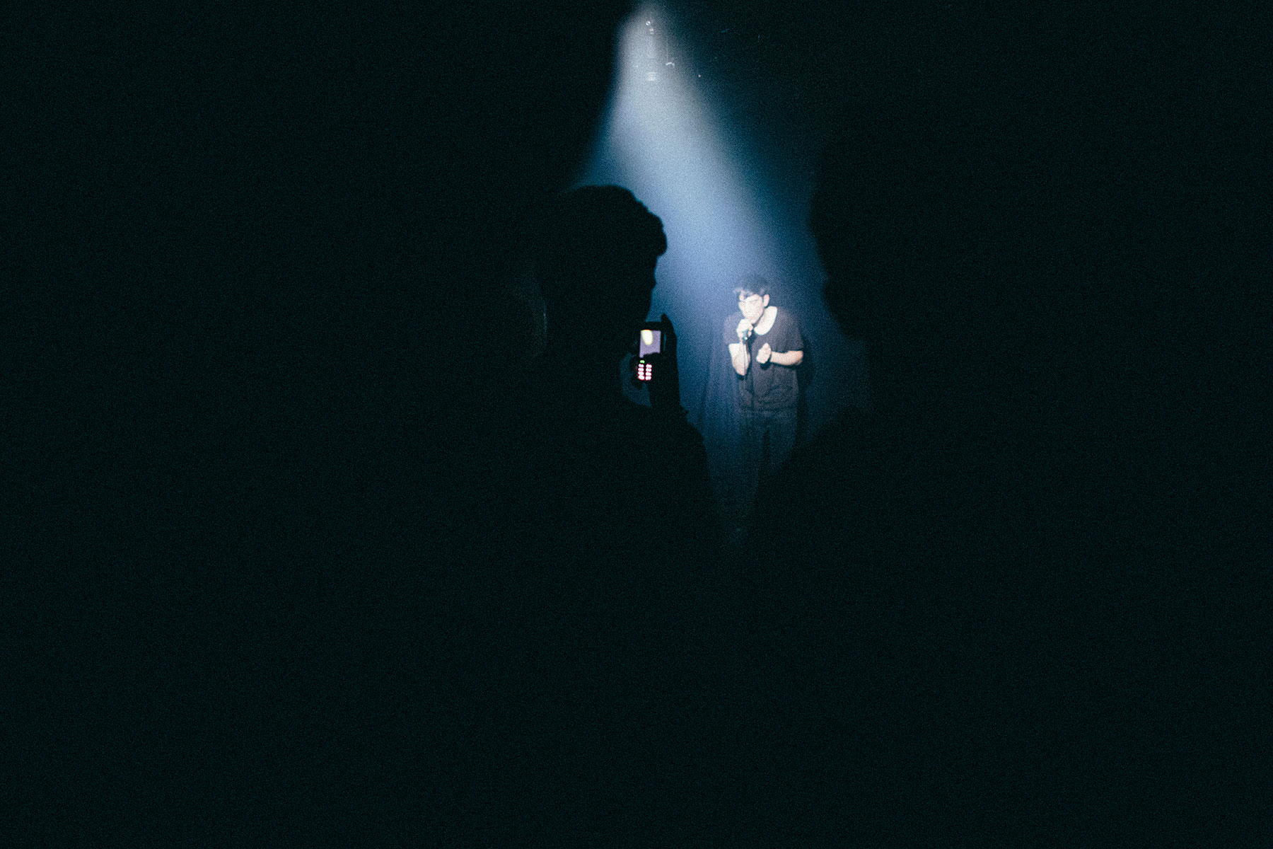 Picture from FROST festival 2013. Rangleklods playing a show in complete darkness, Rangleklods in the dark. At Caféteatret.